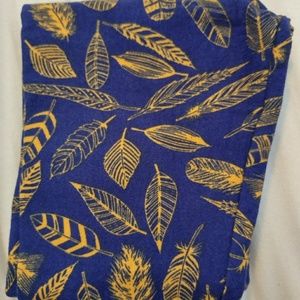 💚 Beautiful kid's leggings Lularoe s/m feathers
